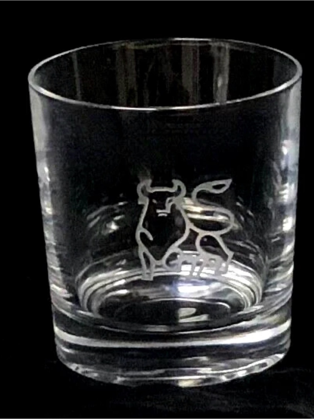 NWOB Set of 4 Merrill Lynch’s promotional bull etched Crystal whiskey glasses